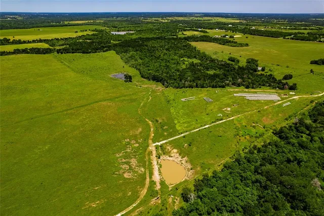 a view of a tennis court