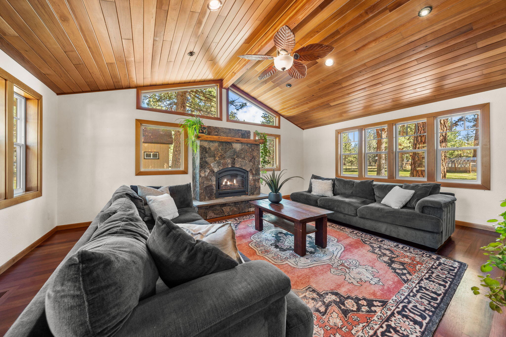 63525 Johnson Road Bend, OR 97703 - Photo 24 of 66 17-web-or-mls-Riley_Visuals-17