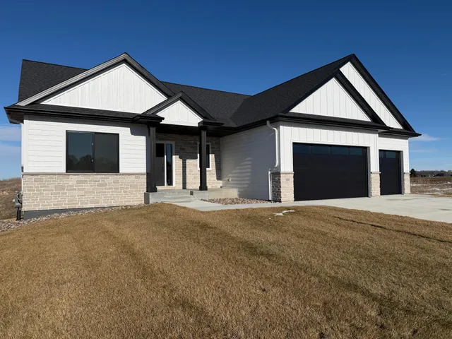 $749,000 | 301 Somerby Parkway Northeast, Byron, MN 55920