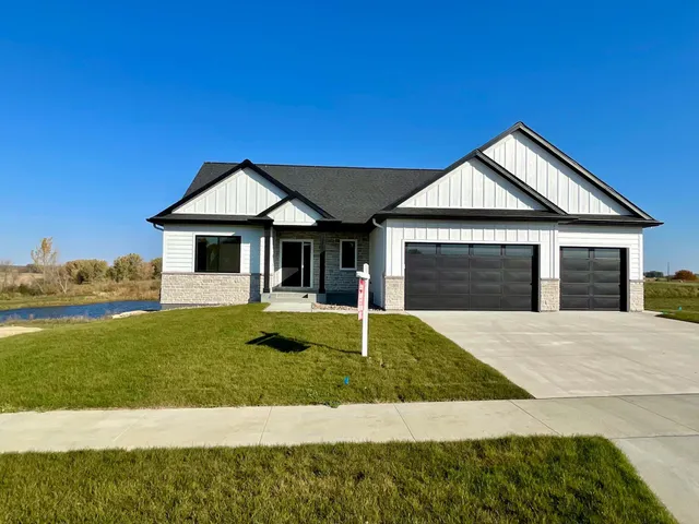 $769,000 | 301 Somerby Parkway Northeast, Byron, MN 55920
