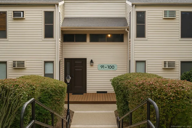 a view of entryway of house