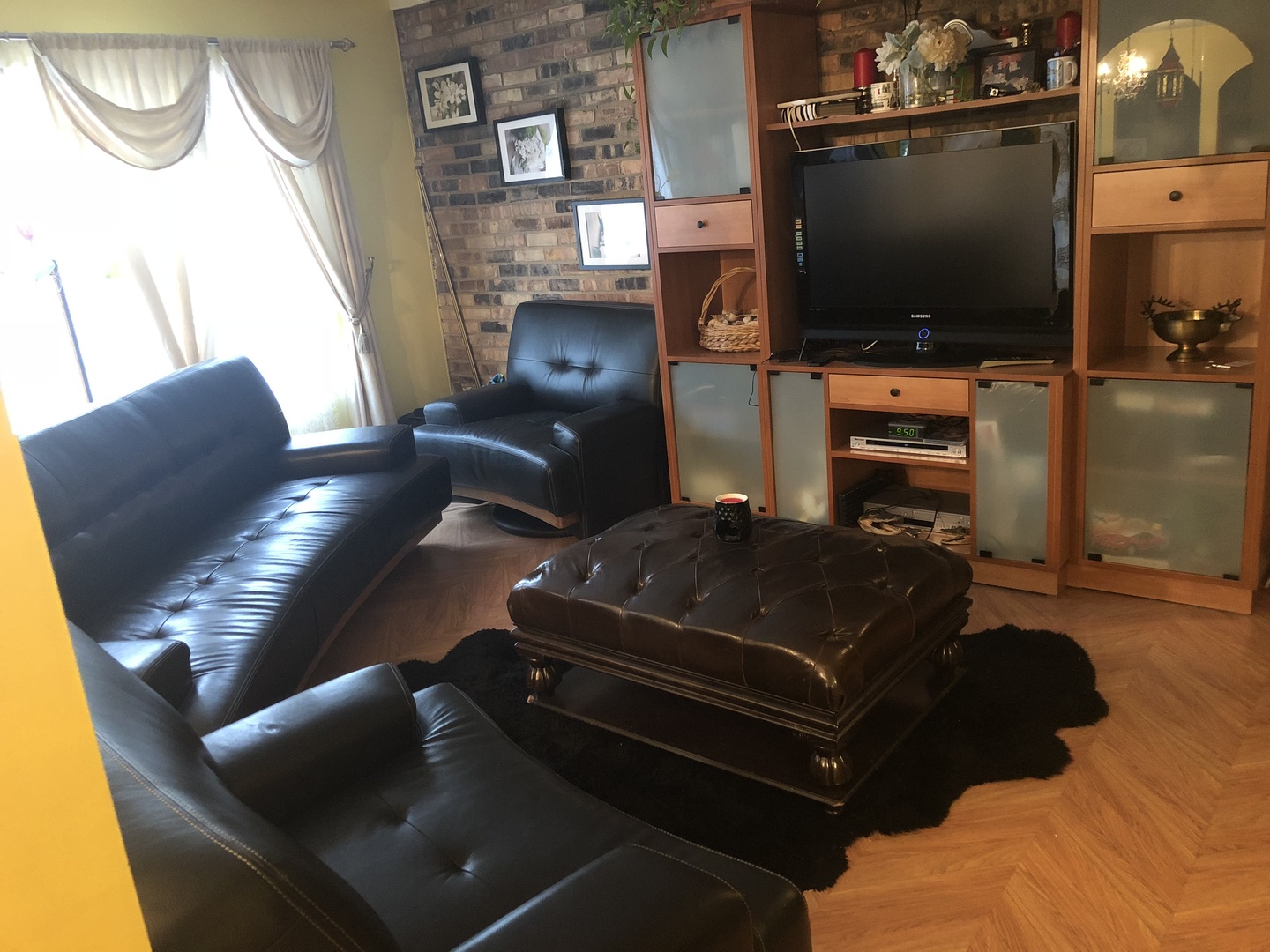 6027 103rd Street, Unit 2D Chicago Ridge, IL 60415 - Photo 3 of 11 a living room with furniture and a flat screen tv