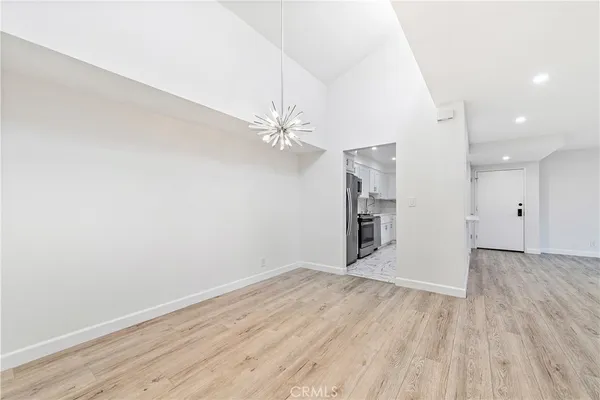 $4,295 | 15215 West Magnolia Boulevard, Sherman Oaks, CA 91403