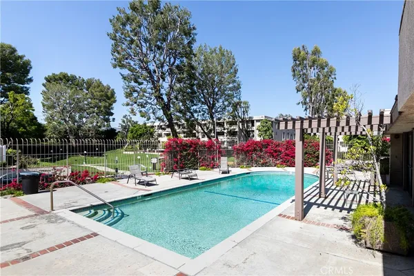 $4,295 | 15215 West Magnolia Boulevard, Sherman Oaks, CA 91403