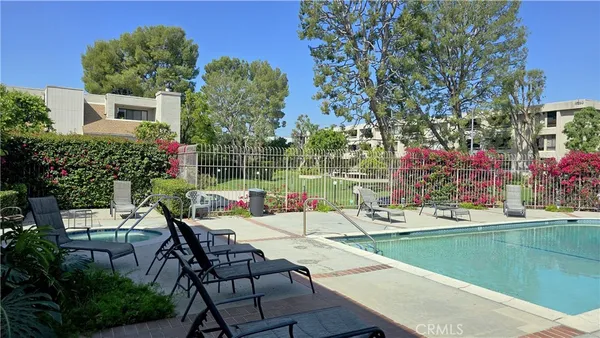 $4,295 | 15215 West Magnolia Boulevard, Sherman Oaks, CA 91403