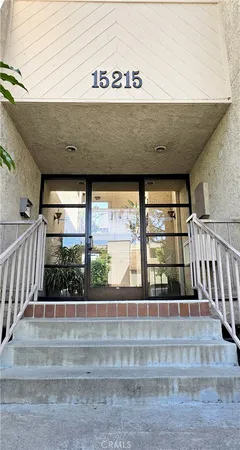 $4,295 | 15215 West Magnolia Boulevard, Sherman Oaks, CA 91403