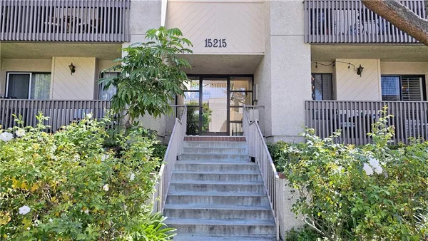 $4,295 | 15215 West Magnolia Boulevard, Sherman Oaks, CA 91403