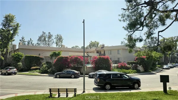 $4,295 | 15215 West Magnolia Boulevard, Sherman Oaks, CA 91403