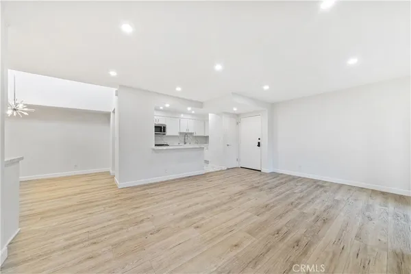 $4,295 | 15215 West Magnolia Boulevard, Sherman Oaks, CA 91403