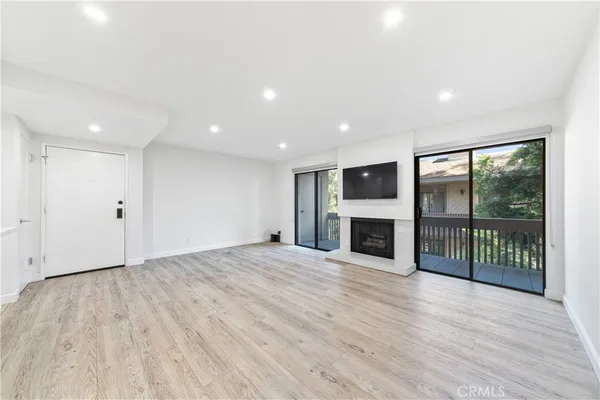 $4,295 | 15215 West Magnolia Boulevard, Sherman Oaks, CA 91403