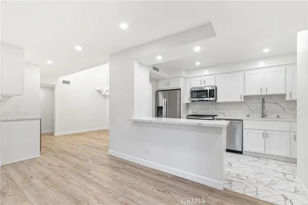 $4,295 | 15215 West Magnolia Boulevard, Sherman Oaks, CA 91403