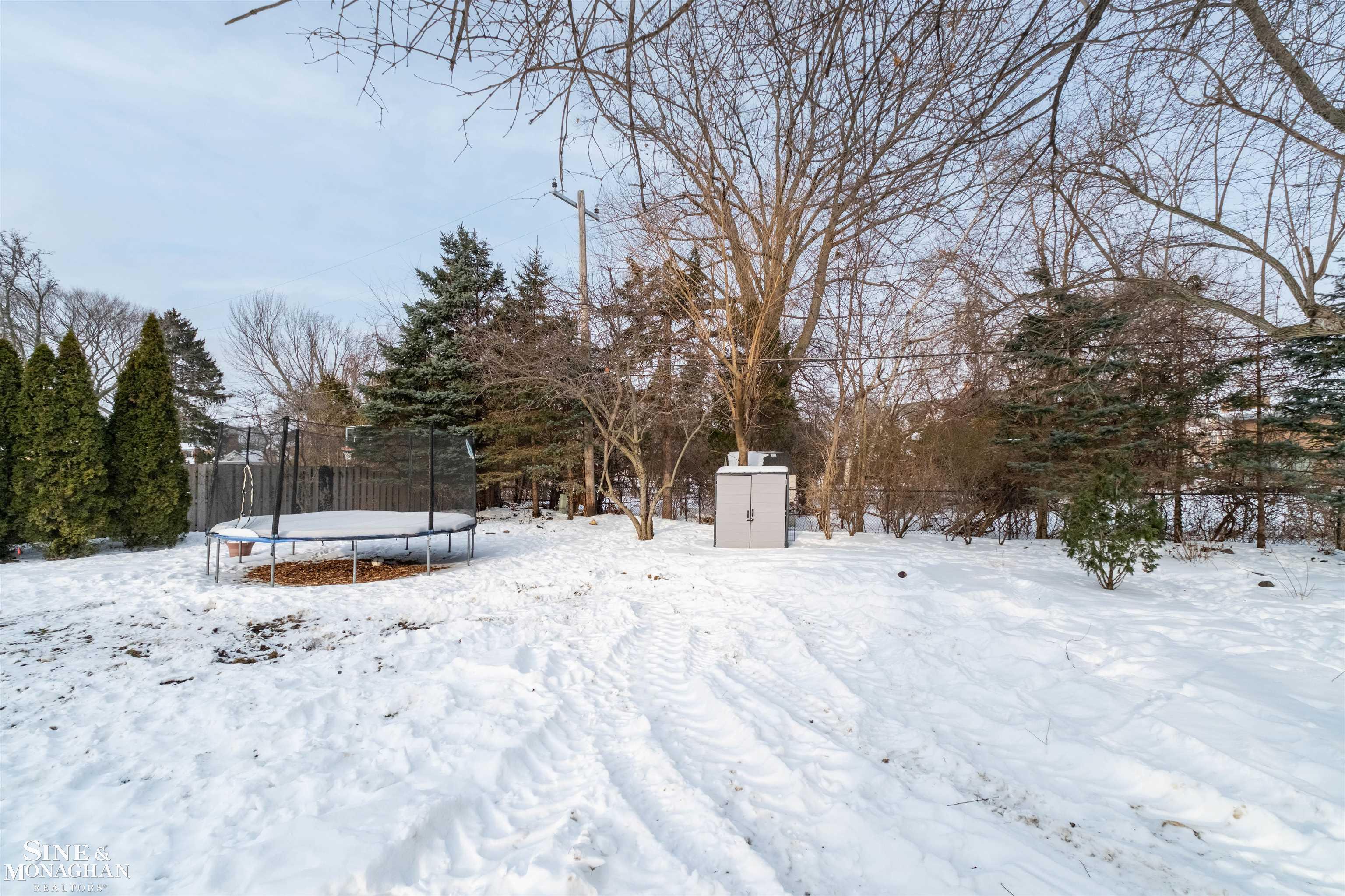 552 Middlesex Road Grosse Pointe, MI 48230 - Photo 44 of 60 50199096-40ac2ace-ffb8-458a-abb5-a6df819f95a7.JPG