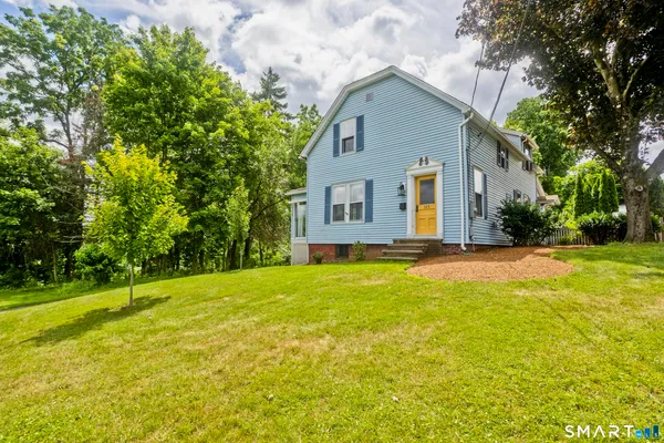 $349,900 | 320 Mapleton Avenue, Suffield, CT 06078