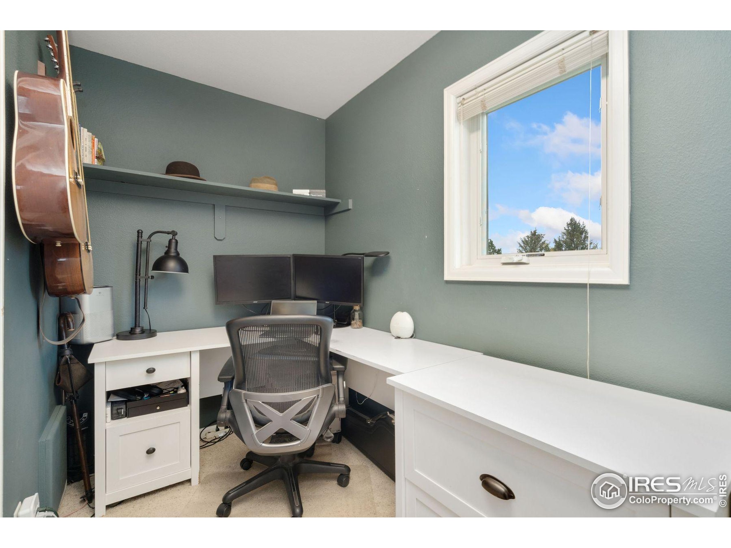 1055 Coho Run Fort Collins, CO 80524 - Photo 18 of 50 a bathroom with a sink a mirror and a toilet