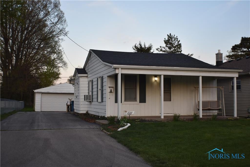 1027 Mambrino Road Oregon, OH 43616 - Photo 2 of 21 Gallery Image 2