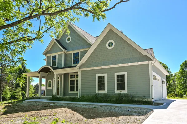 $1,899,000 | 1055 Red Barn Lane, Elm Grove, WI 53122