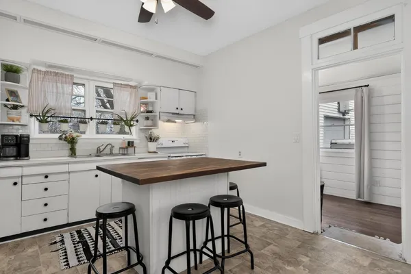 $272,500 | 416 Manchester Street, Aurora, IN 47001