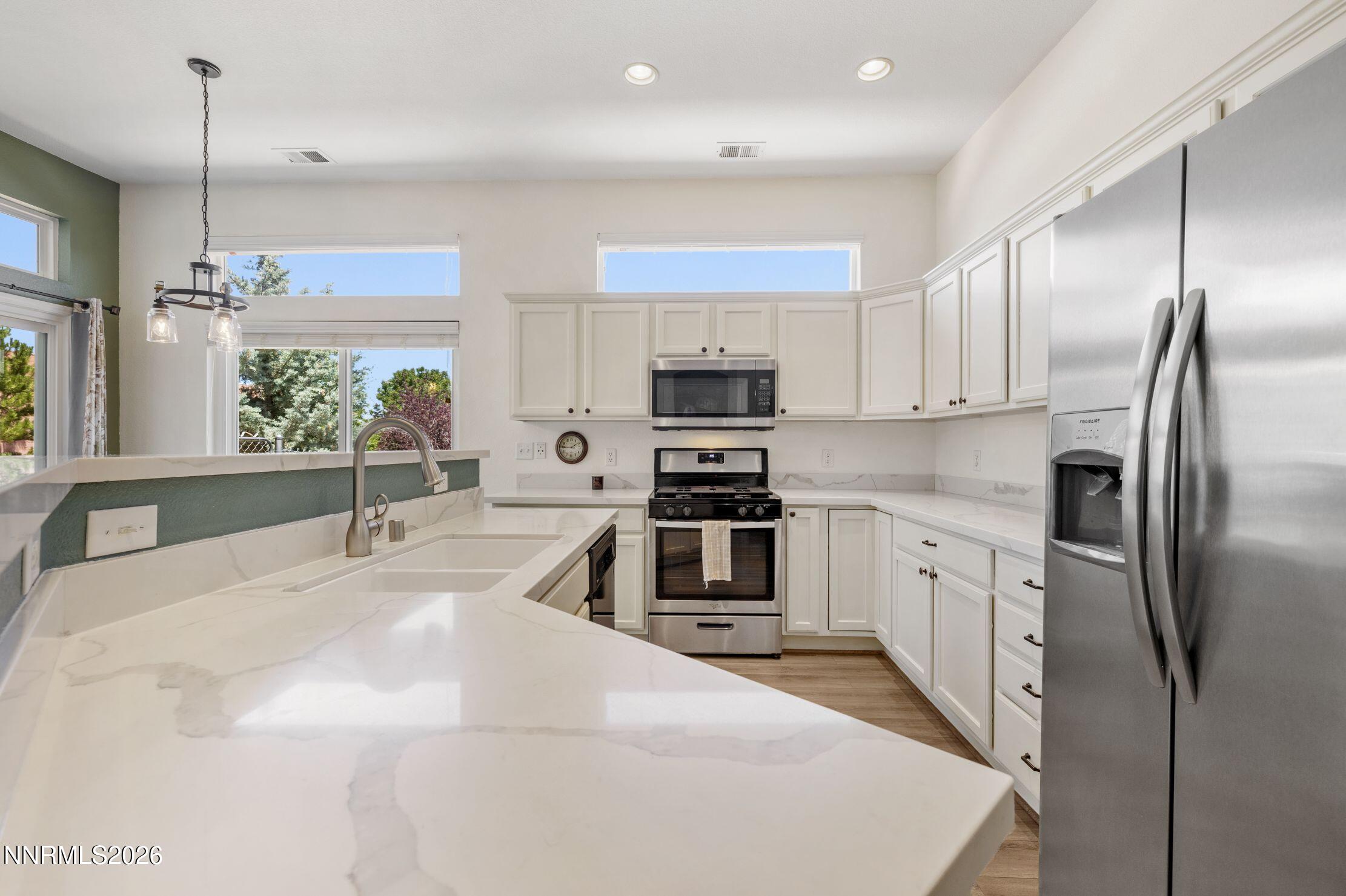 1064 Ridgefield Drive Carson City, NV 89706 - Photo 8 of 27 Kitchen