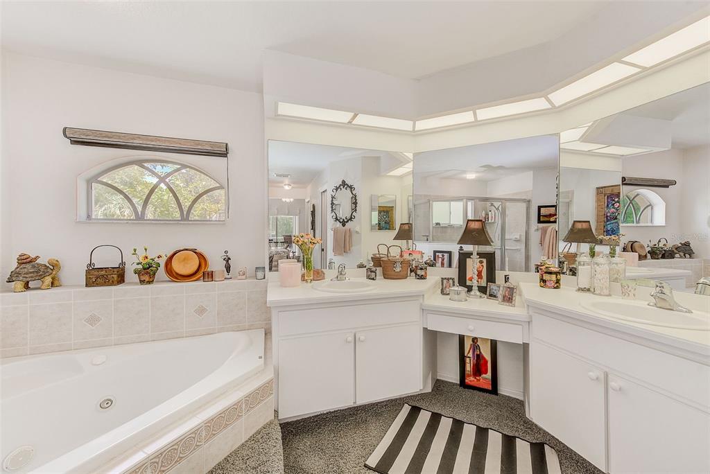 4 Poppy Court Homosassa, FL 34446 - Photo 26 of 55 a bathroom with a tub a sink and a mirror