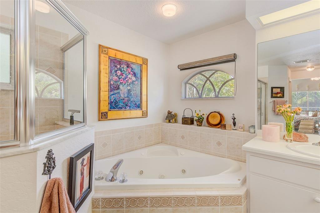 4 Poppy Court Homosassa, FL 34446 - Photo 28 of 55 a bathroom with a bathtub and a window