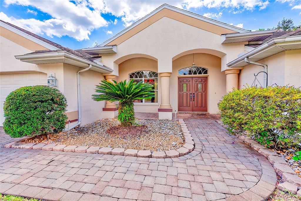 4 Poppy Court Homosassa, FL 34446 - Photo 4 of 55 a front view of a house with garden