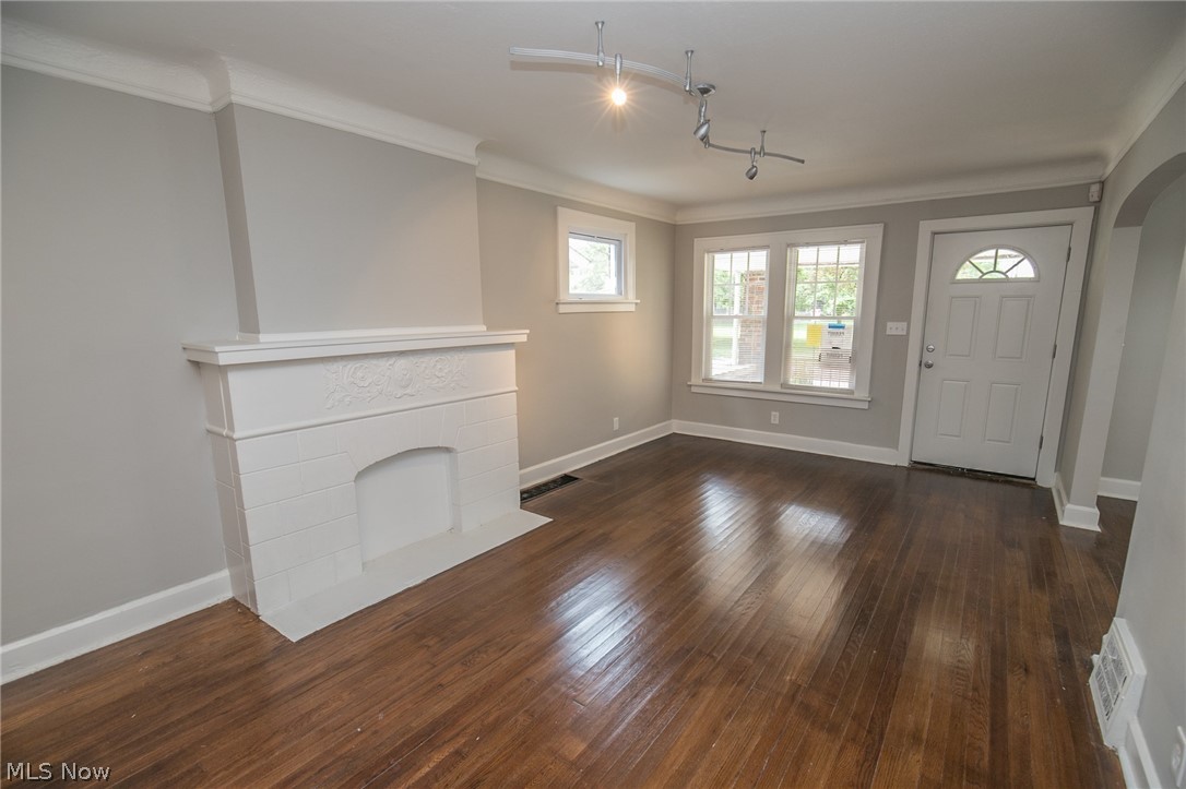 3857 Montevista Road Cleveland, OH 44121 - Photo 3 of 35