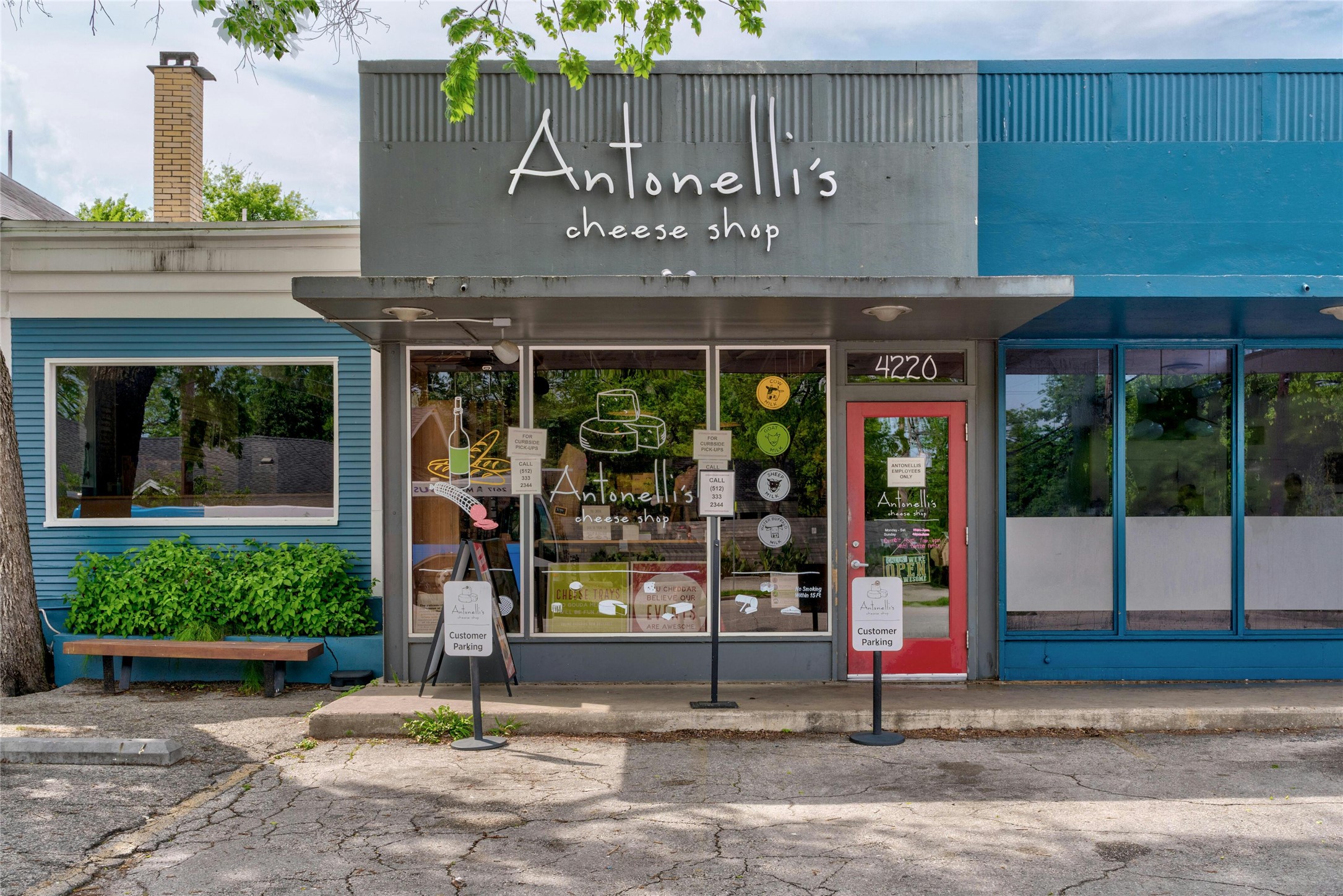 202 East 45th Street, Unit 103 Austin, TX 78751 - Photo 20 of 27 a outdoor view of a building with traffic signal lights