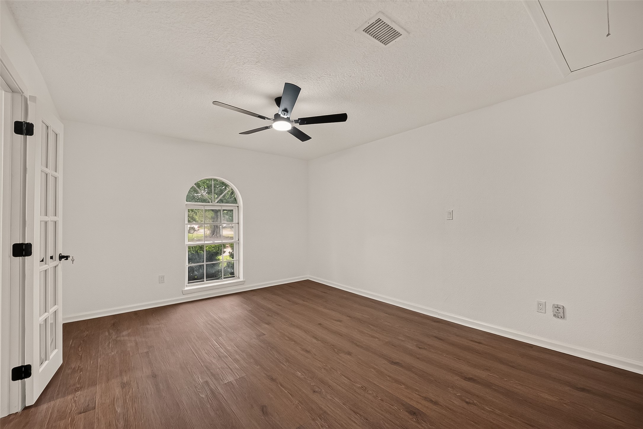 16303 Townes Road Friendswood, TX 77546 - Photo 11 of 44 Gallery Image 11
