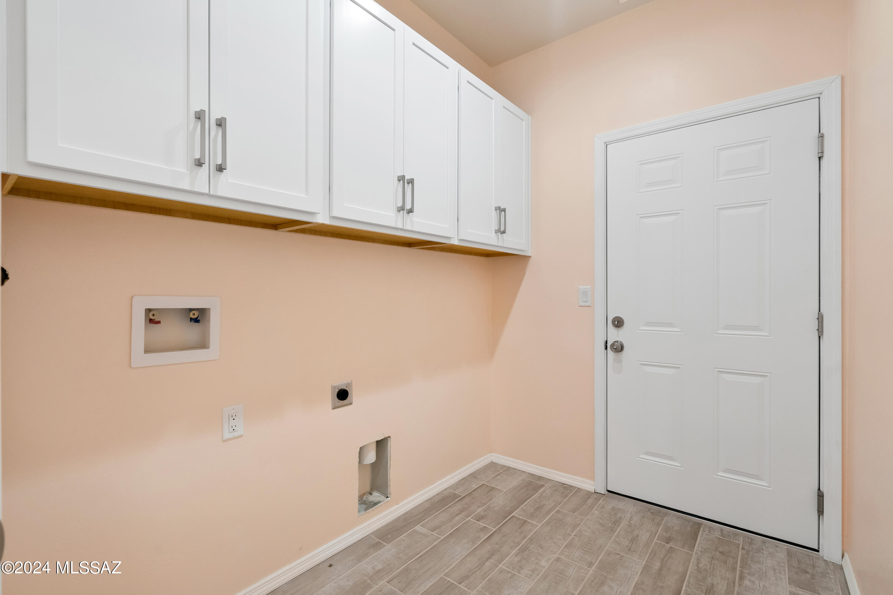 91 Avenida De Las Naciones Rio Rico, AZ 85648 - Photo 23 of 36 a view of cabinets