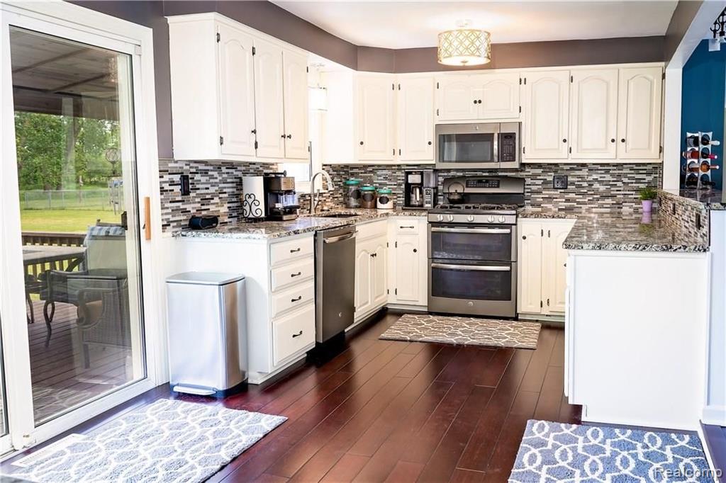 43790 Burtrig Road Belleville, MI 48111 - Photo 12 of 32