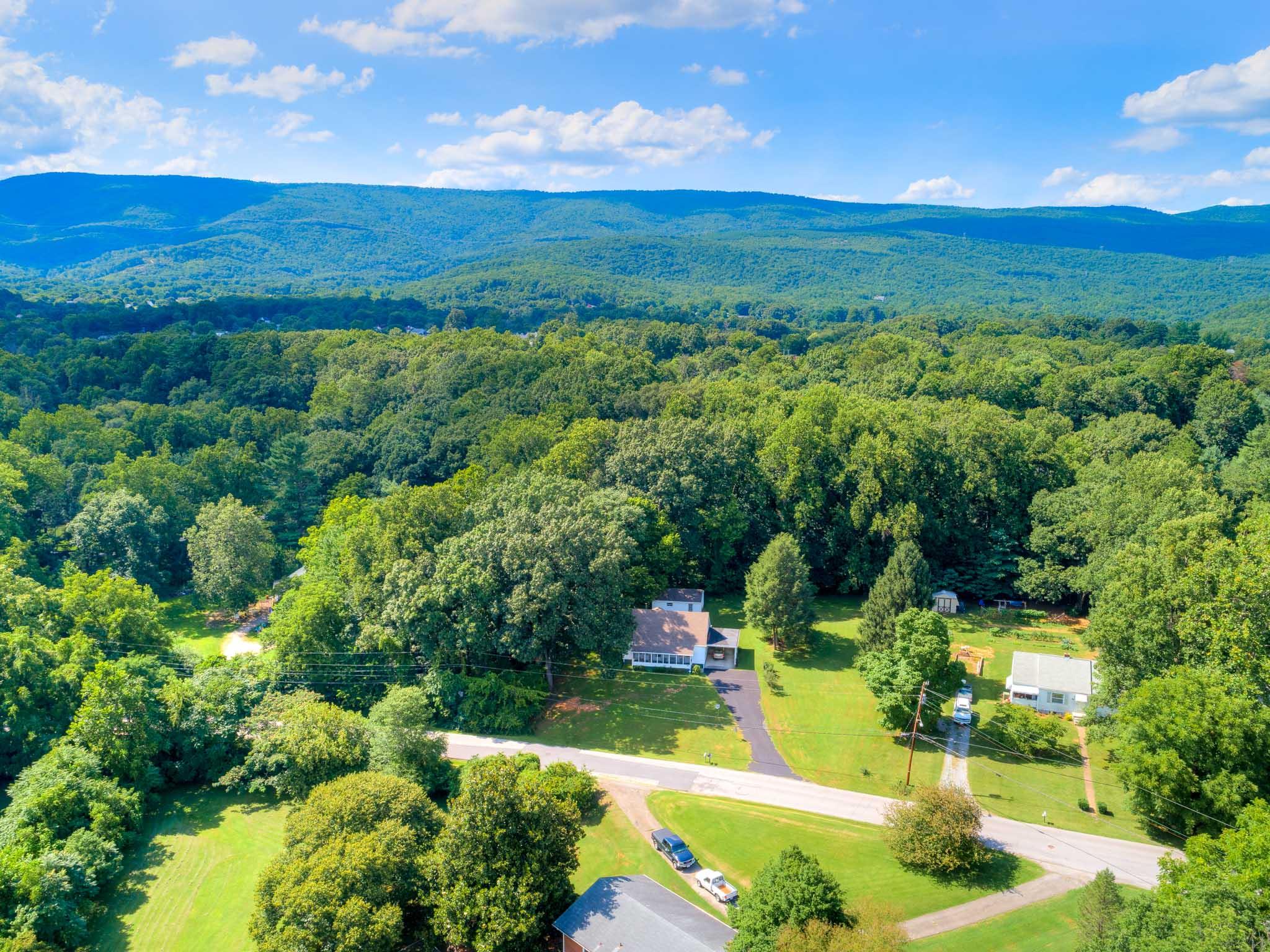 2271 Valleydale Road Salem, VA 24153 - Photo 22 of 28 2271_ValleydaleRd_Web-22