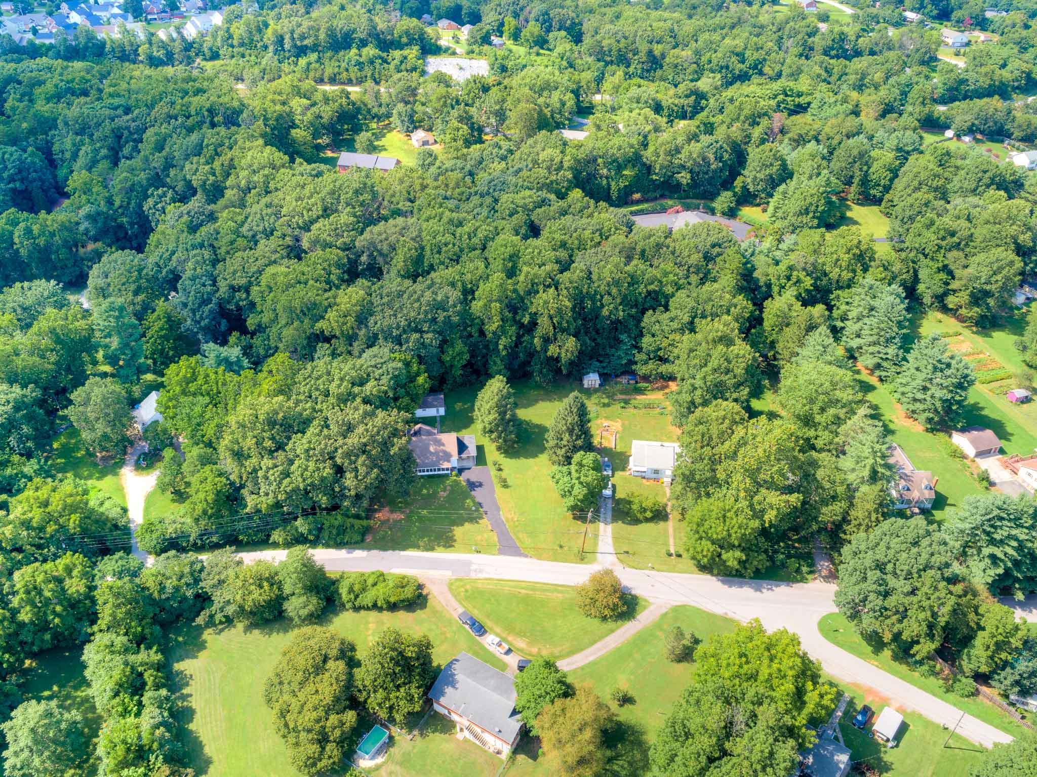 2271 Valleydale Road Salem, VA 24153 - Photo 23 of 28 2271_ValleydaleRd_Web-23