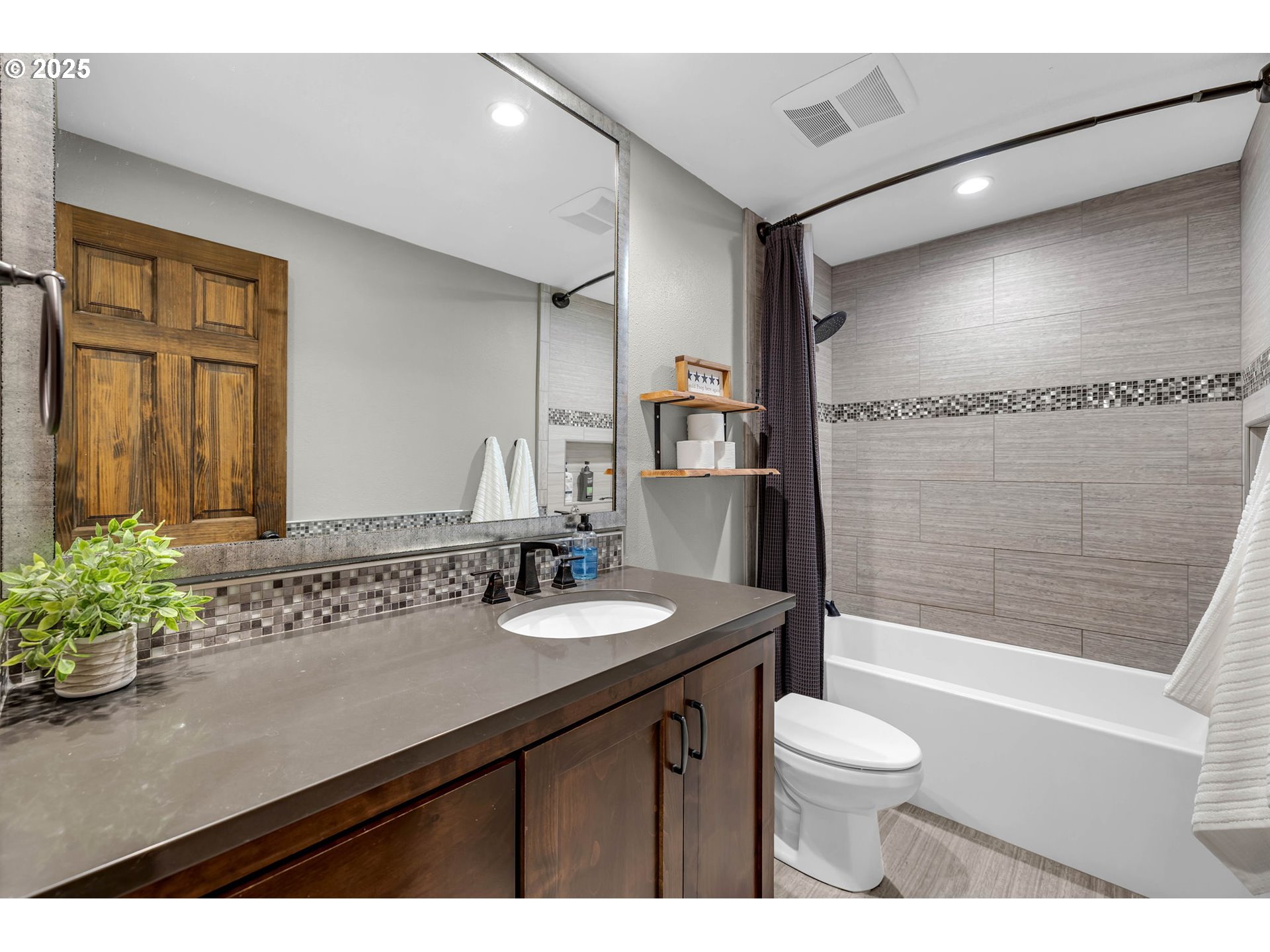 12610 Northeast Potter Road Battle Ground, WA 98604 - Photo 14 of 43 Bathroom