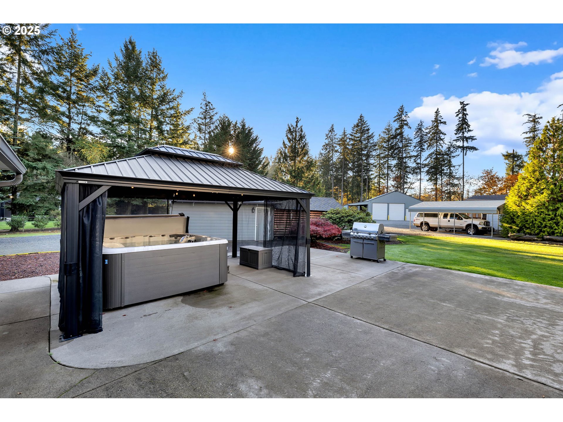 12610 Northeast Potter Road Battle Ground, WA 98604 - Photo 26 of 43 Hot Tub