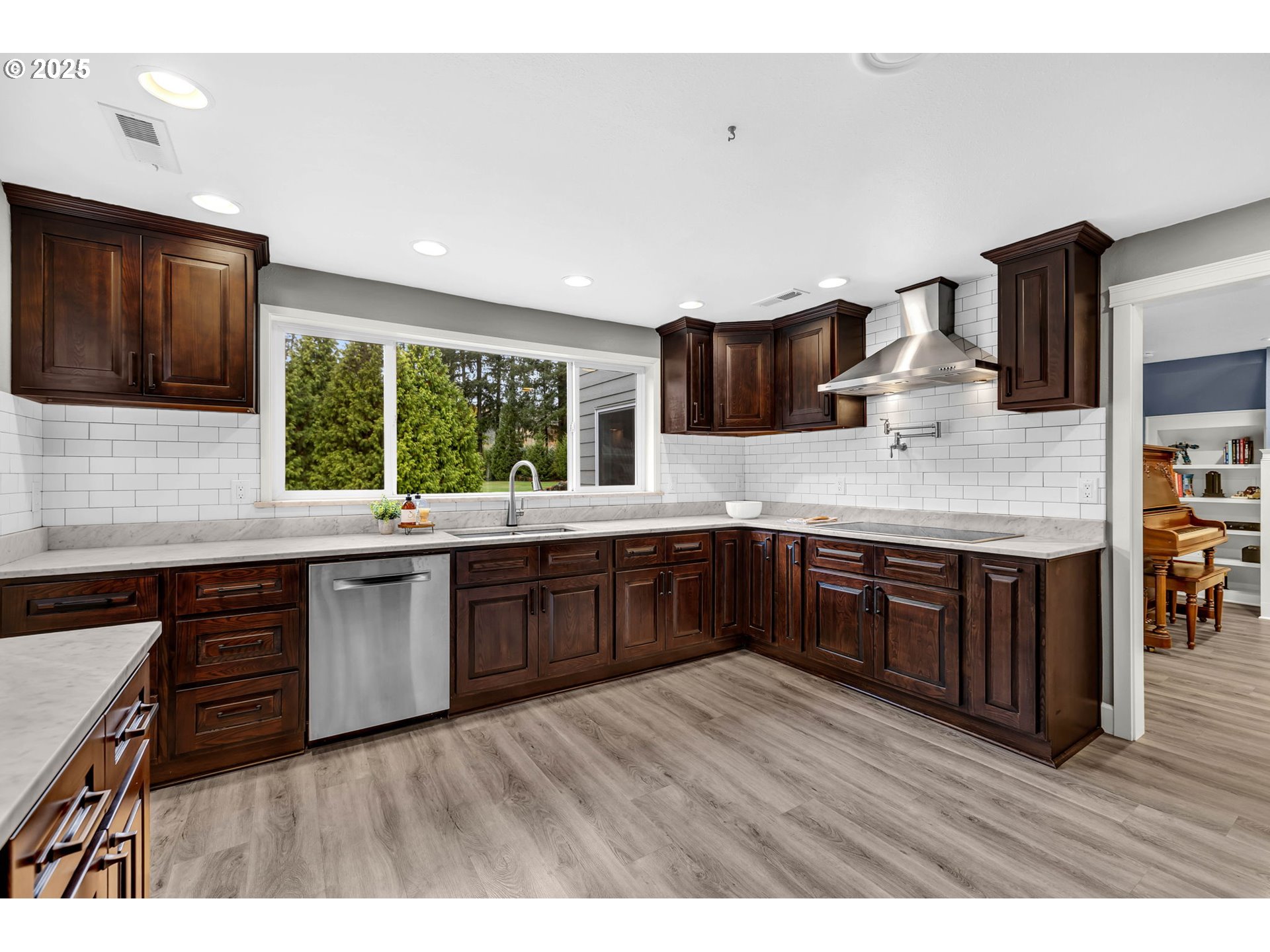 12610 Northeast Potter Road Battle Ground, WA 98604 - Photo 10 of 43 Kitchen