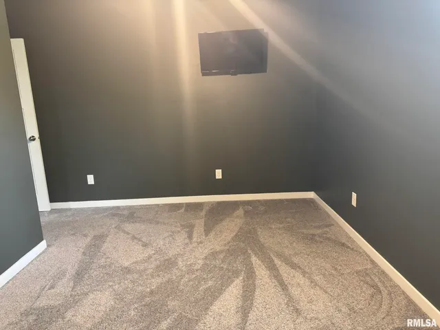 $2,600 | 18 Elmwood Drive, Blue Grass, IA 52726