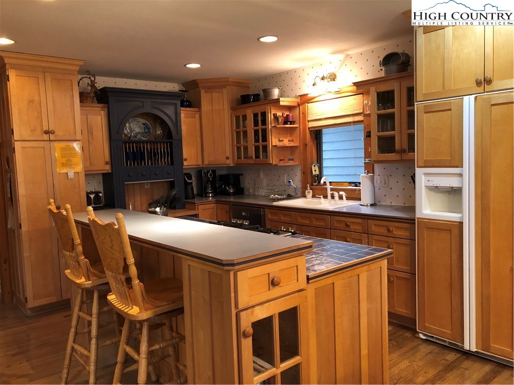 416 Oz Road Beech Mountain, NC 28604 - Photo 6 of 28 Gallery Image 6