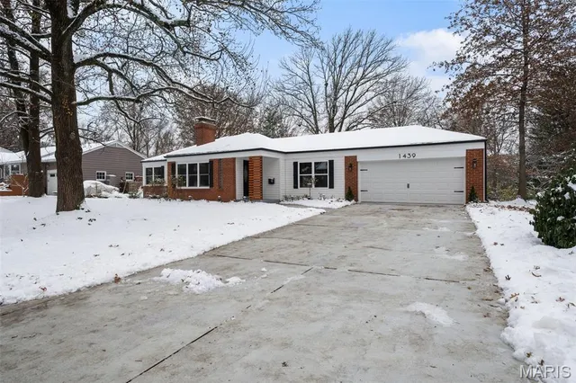 $459,900 | 1439 Bridle Road, Webster Groves, MO 63119