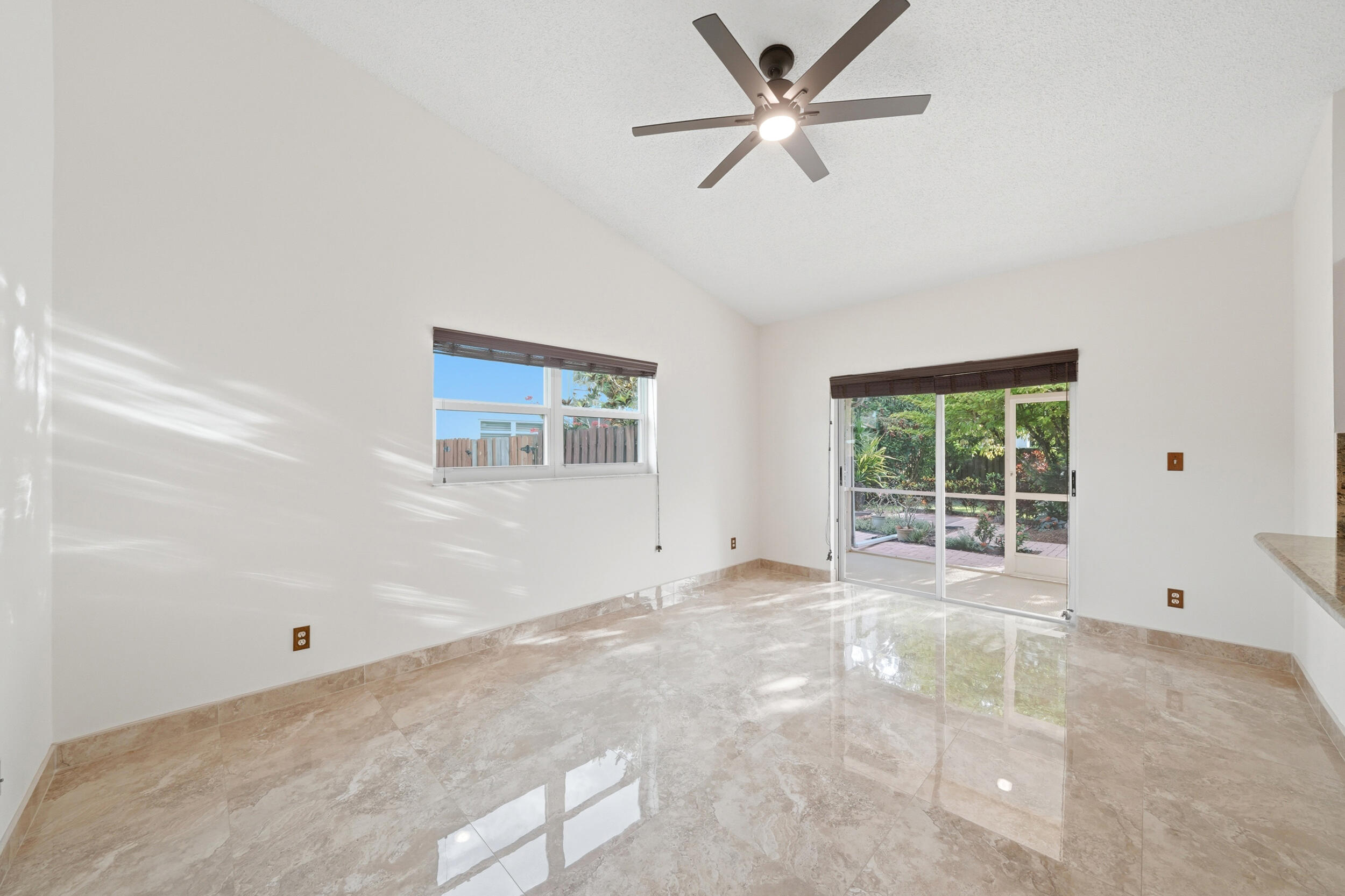 5787 Southwest 57th Way Davie, FL 33314 - Photo 14 of 40 099