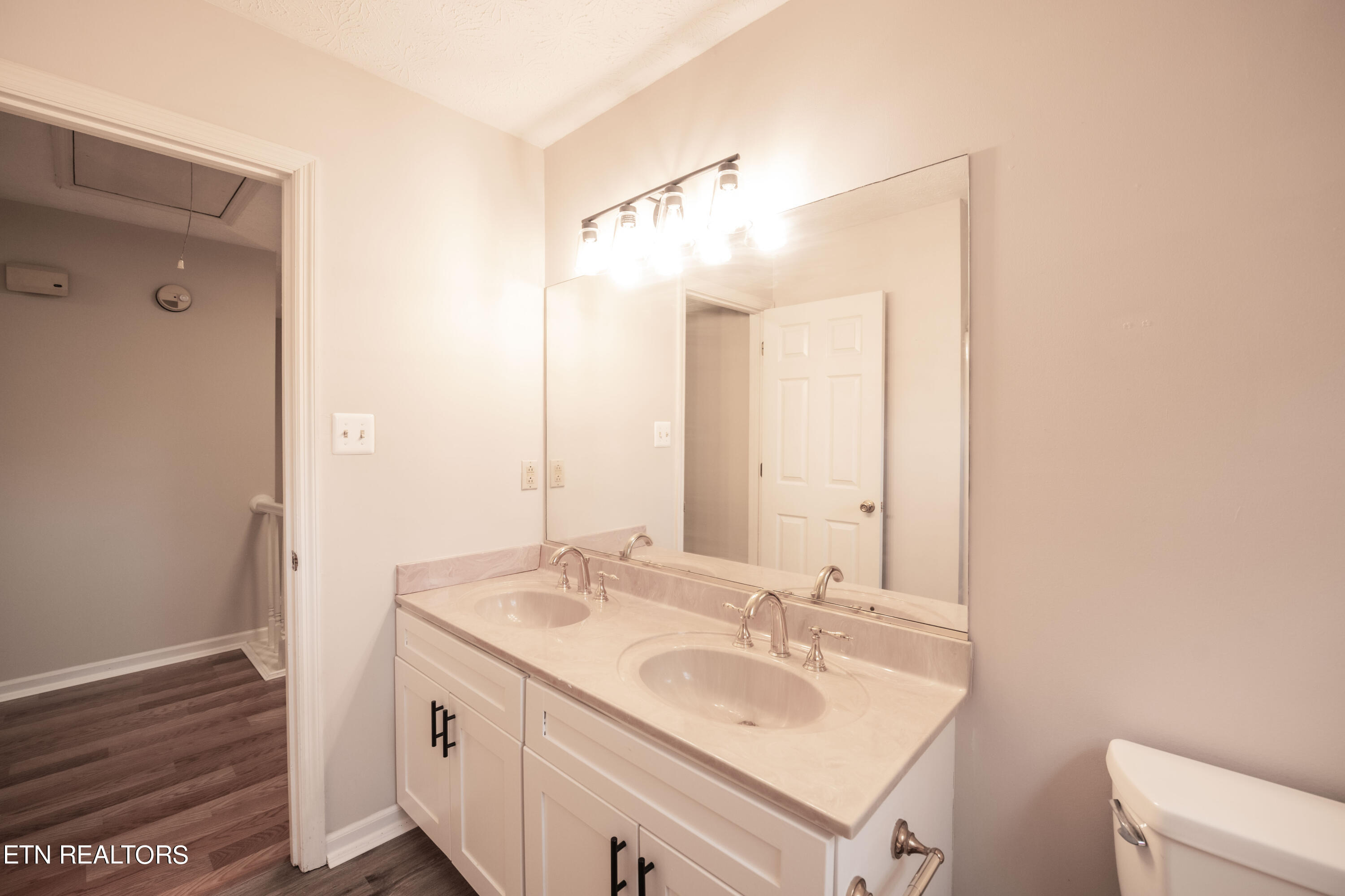 220 Long Bow Road Knoxville, TN 37934 - Photo 31 of 43 31_bath3