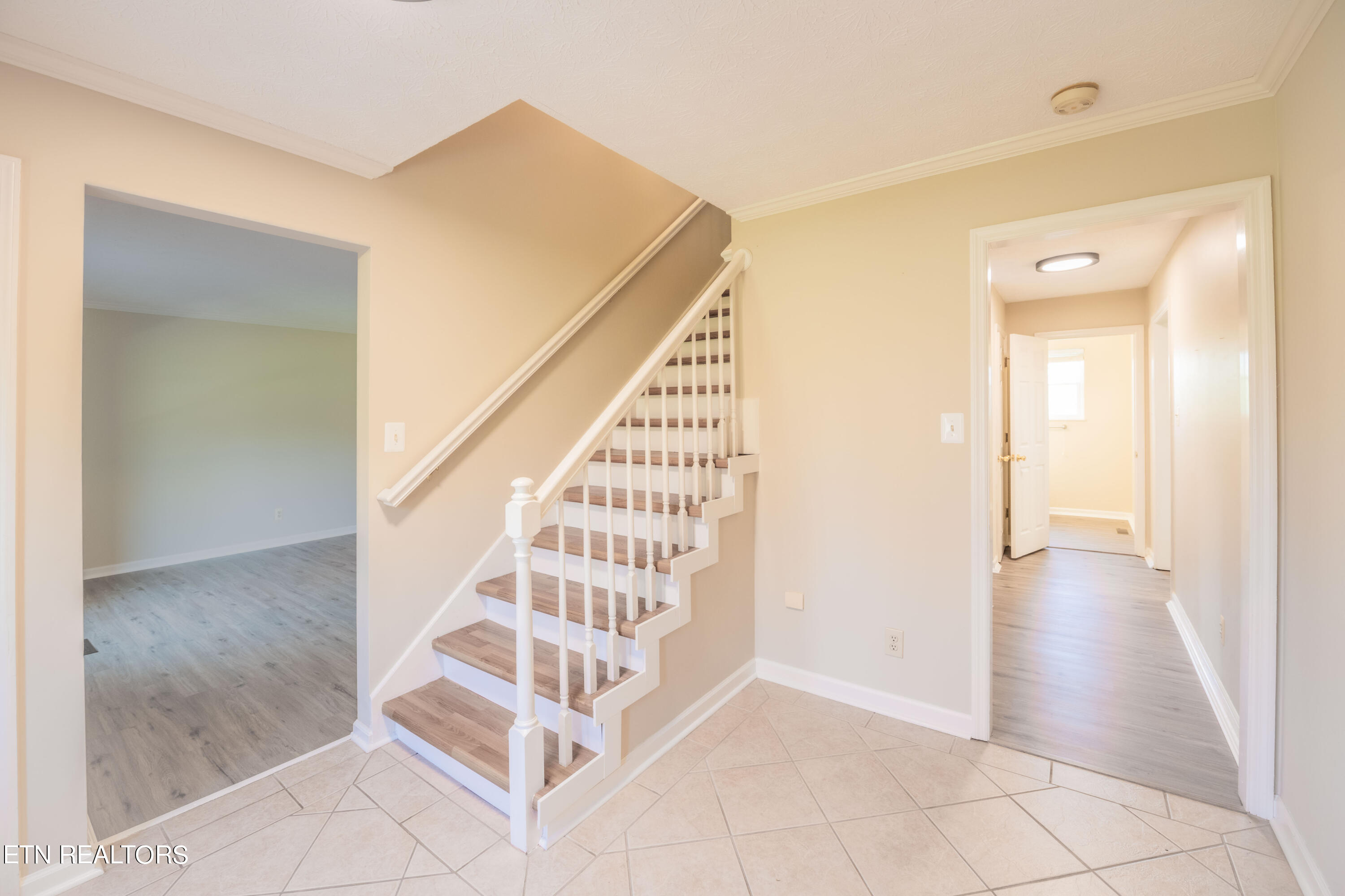 220 Long Bow Road Knoxville, TN 37934 - Photo 7 of 43 7_foyer
