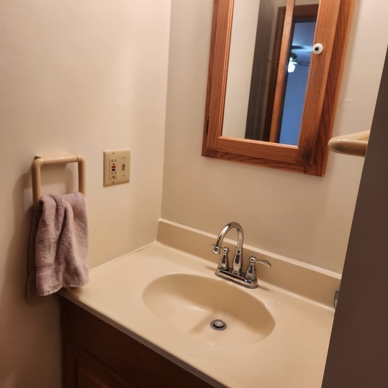 5 Ryan Road, Unit 2 Townsend, MA 01474 - Photo 9 of 13