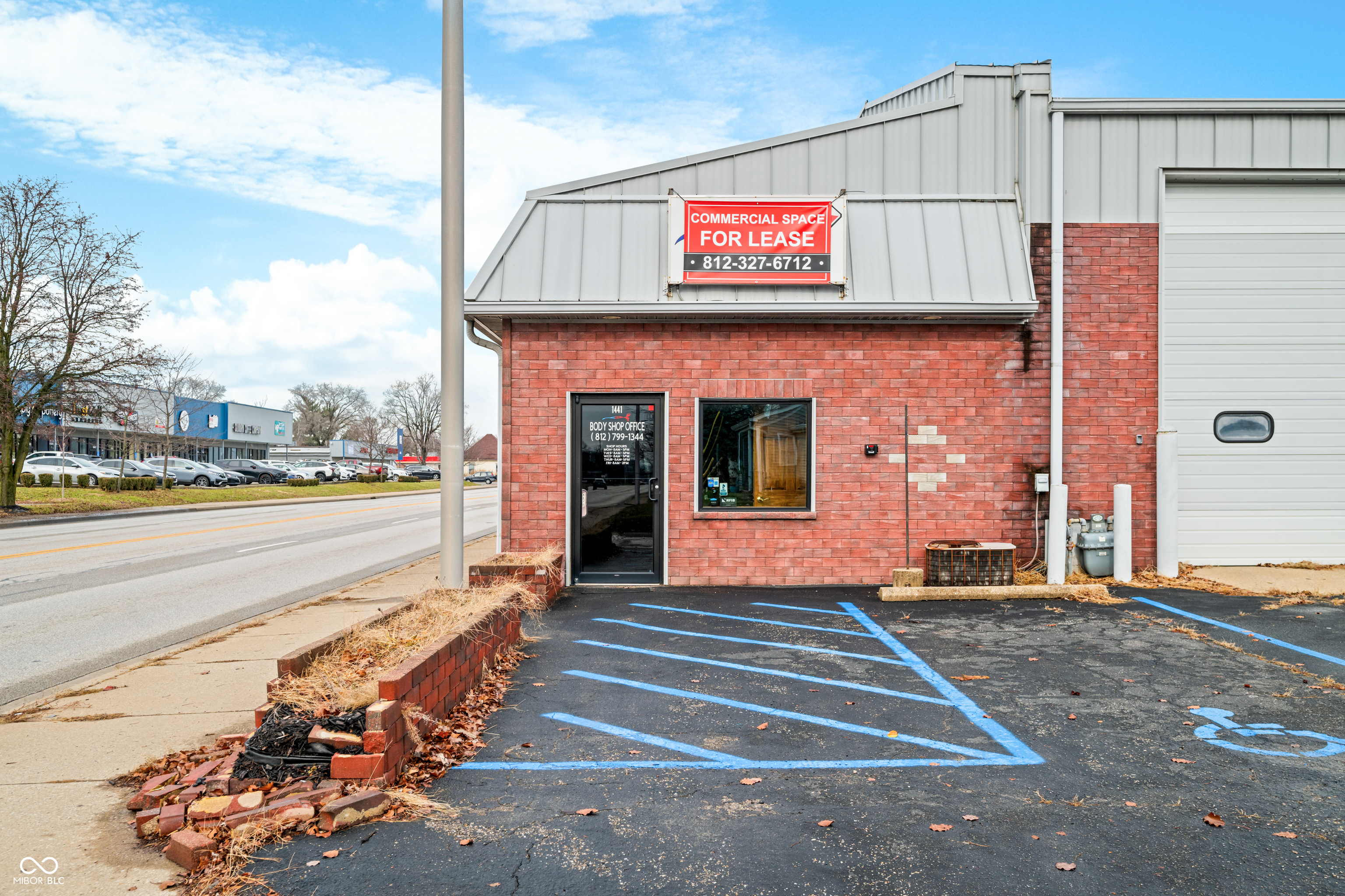 1441 Central Avenue Columbus, IN 47201 - Photo 4 of 16