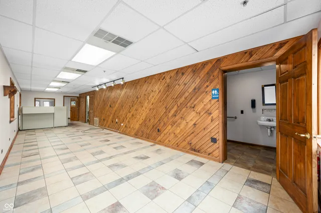 $4,200 | 1441 Central Avenue, Columbus, IN 47201