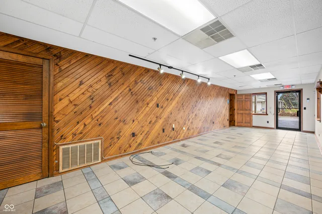 $4,200 | 1441 Central Avenue, Columbus, IN 47201