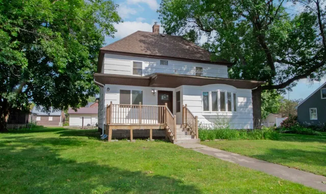 $160,000 | 824 4th Street, Nicollet, MN 56074