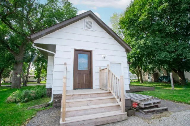 $160,000 | 824 4th Street, Nicollet, MN 56074