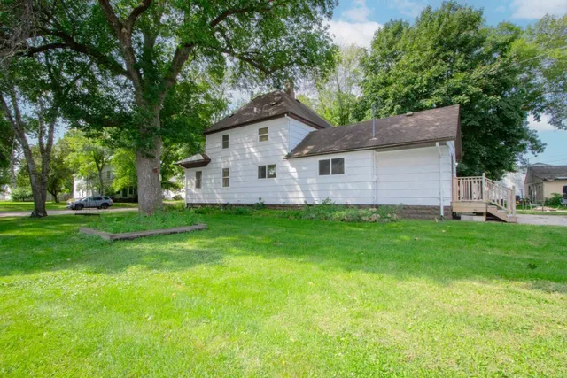 $160,000 | 824 4th Street, Nicollet, MN 56074