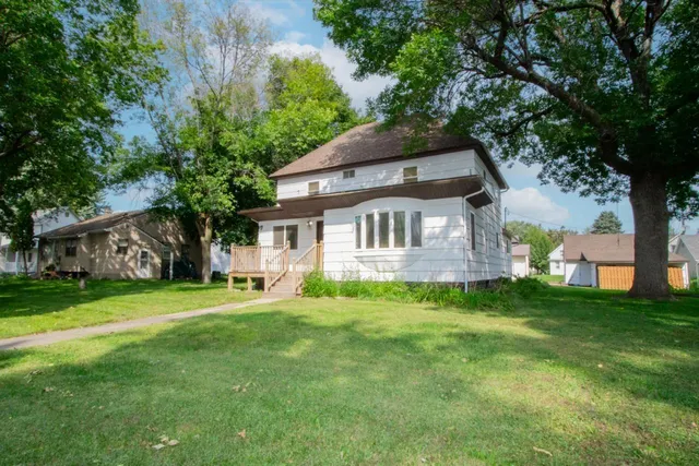 $160,000 | 824 4th Street, Nicollet, MN 56074