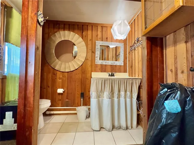 a view of entryway with a front door